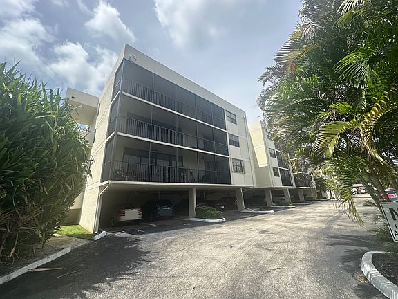 2nd image of 106 Lake Emerald Dr APT 214