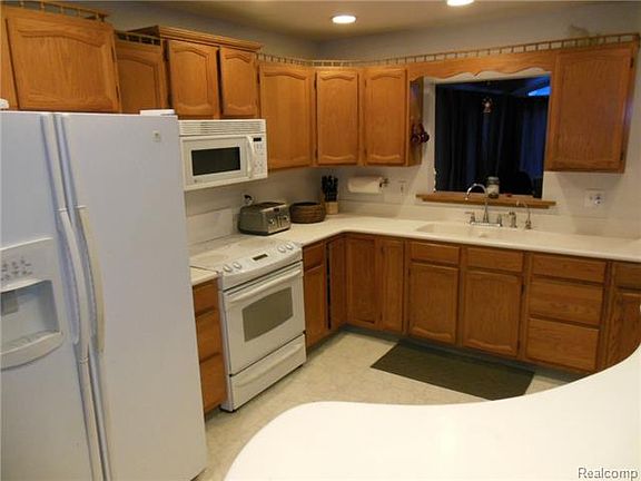 4th image of 2640 Palomas Dr