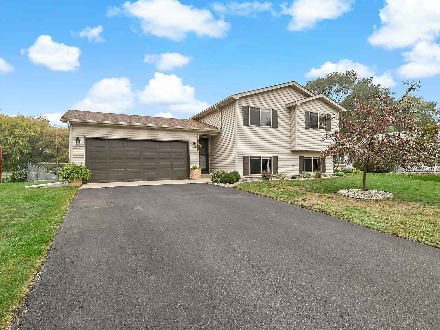 1354 Applegate Ln, Shakopee, MN 55379 Zillow