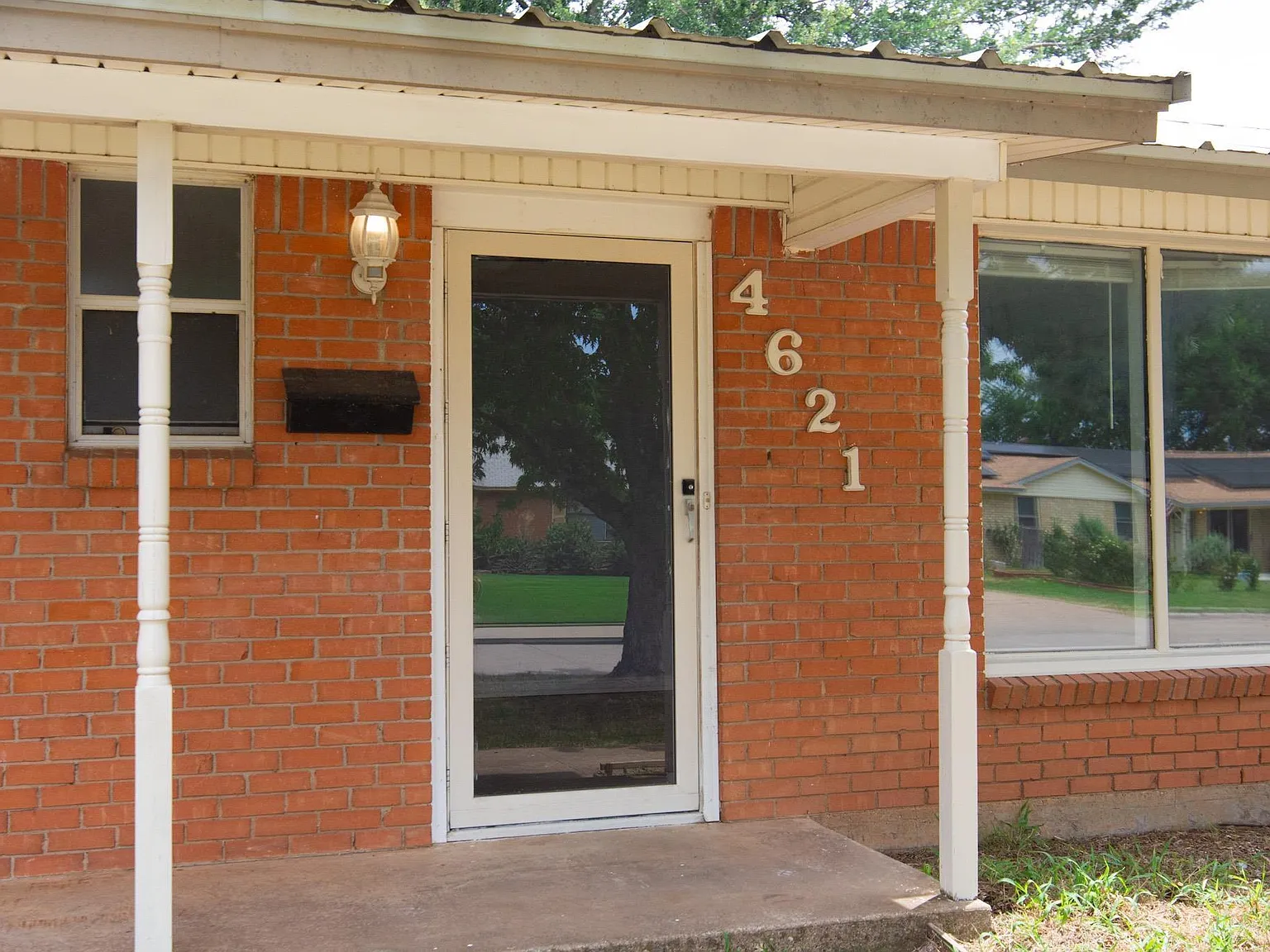 3 bed, 1.5 bath, 962 sqft, $1,395 — Photo 3