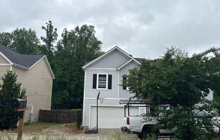 1st image of 208 Olde Farm Rd