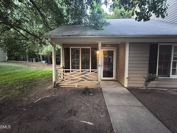 2nd image of 9 Crystal Oaks Ct