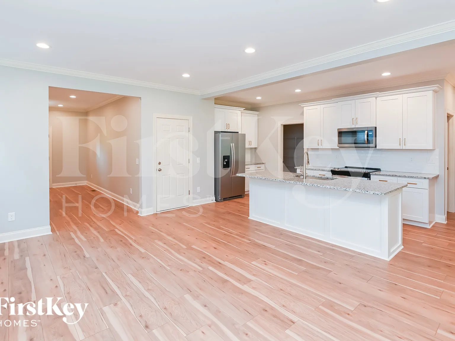 5 bed, 3.0 bath, 2421 sqft, $2,860 — Photo 4