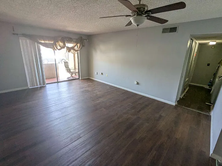 5229 Vineland Rd — Photo 22