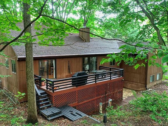 2nd image of 3935 Lakeridge Dr