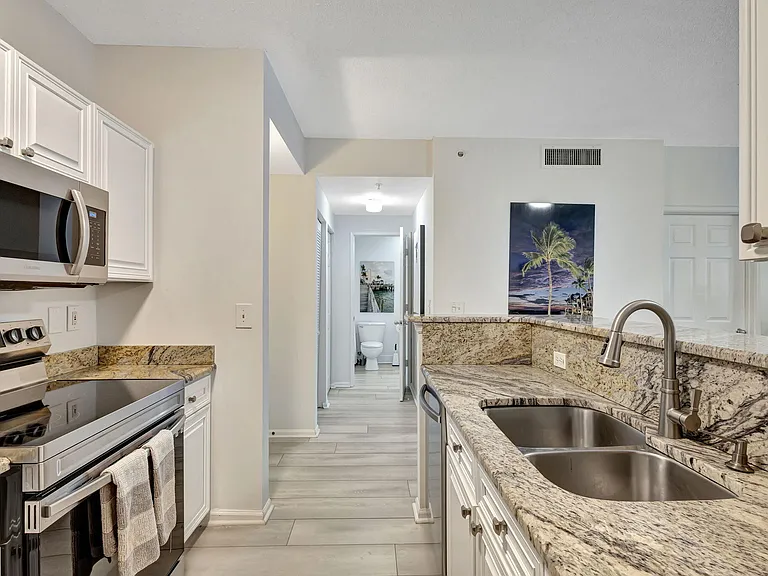 630 Sapodilla Ave #223 — Photo 12