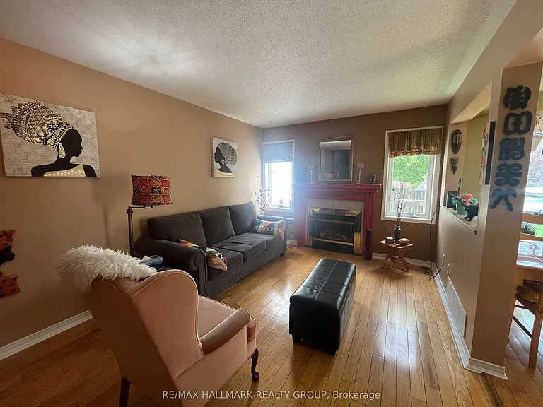 827 Como Cres — Photo 9