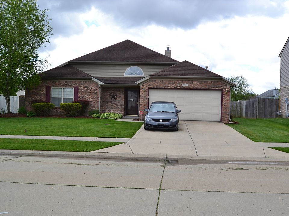 Front view pretty ranch home