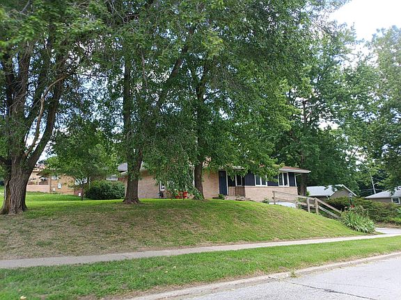 3rd image of 2501 Boyd St