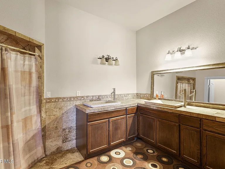 248 S Moon Rd — Photo 35