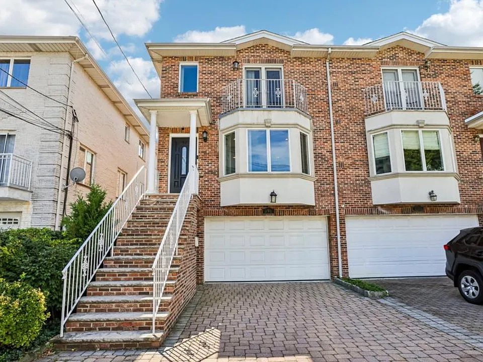 398 Lawton Ave