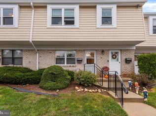 106 Silver Ct, Hamilton, NJ 08690