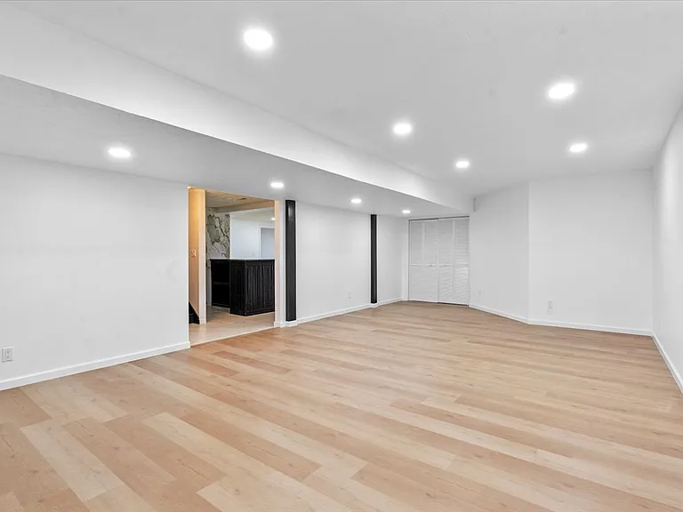114 Heatherstone Dr #1 — Photo 42