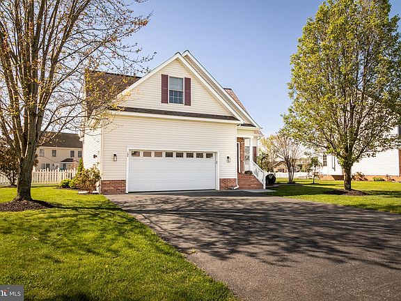 2nd image of 109 Nina Ln