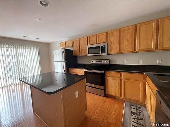 3rd image of 3031 Camden Dr #26