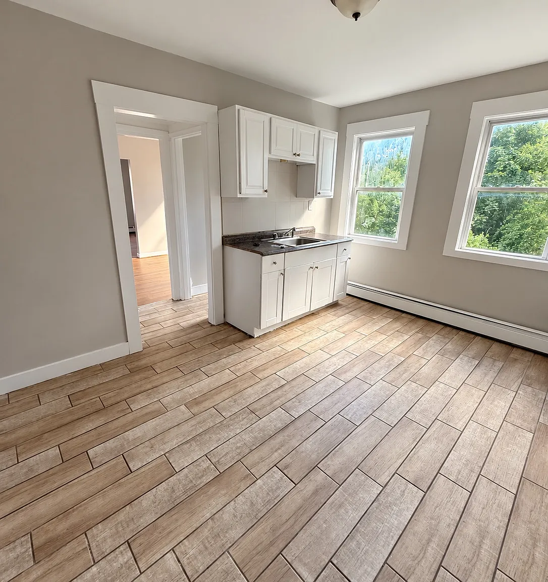 3 bed, 1200 sqft, $1,550 — Photo 1