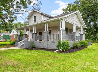 806 4th Street Dr NW, Hickory, NC 28601