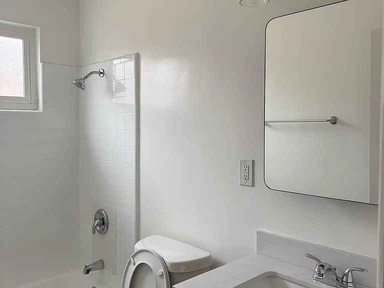 640 Hill St — Photo 2