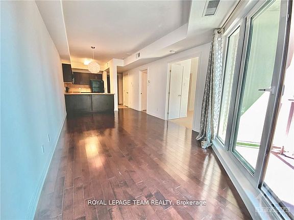 3rd image of 234 Rideau St #1011