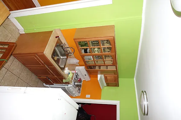 Sold by Ingram & Hebron Realty Corp | media 22