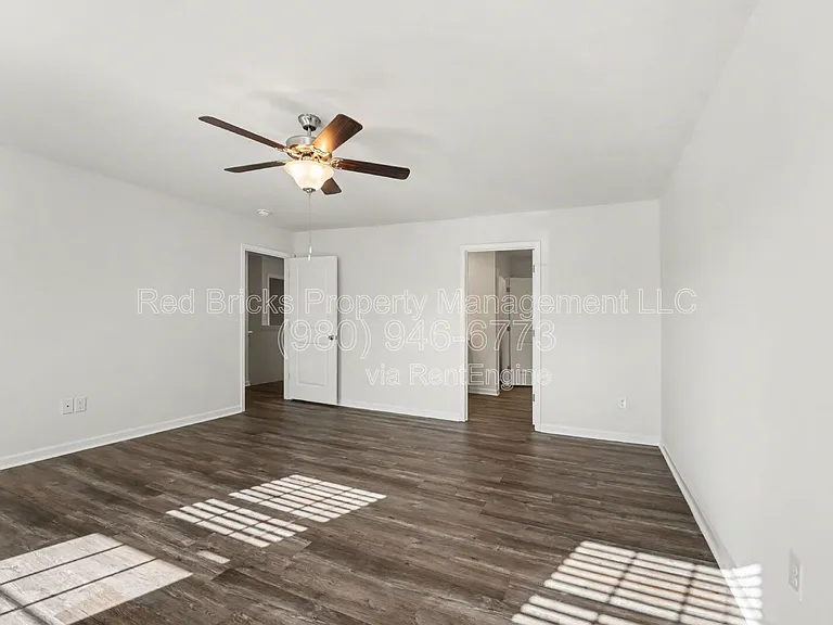 7847 Whispering Stream Dr — Photo 20