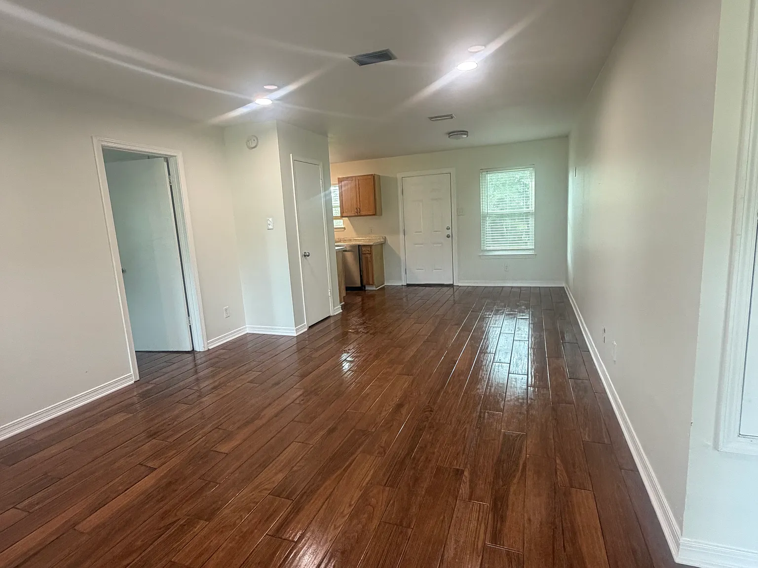 3 bed, 1200 sqft, $1,500 — Photo 3