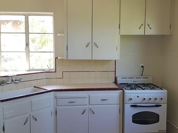 3rd image of 526 W Roosevelt St #17