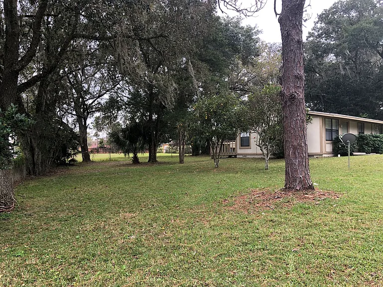 217 Acorn Dr — Photo 32