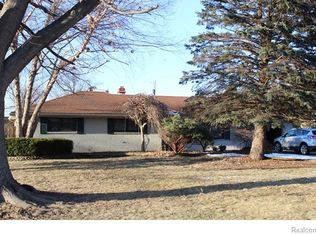 28433 Kingsberry St, Chesterfield, MI 48047