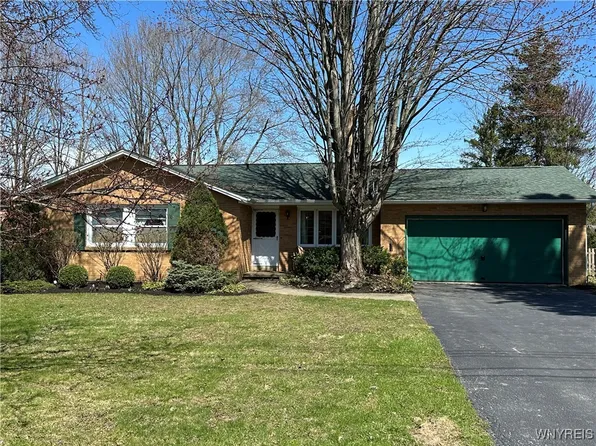 4730 Lilydale Dr, Hamburg, NY 14075