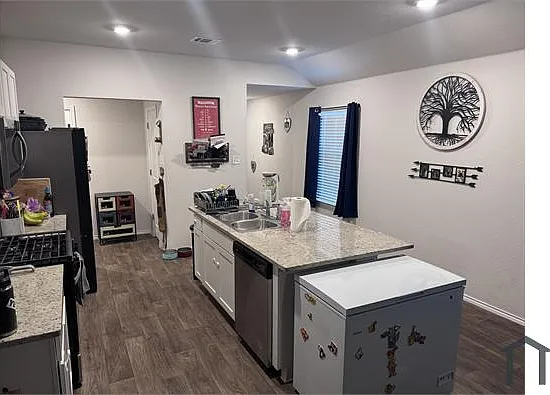 3 bed, 1489 sqft, $1,700 — Photo 2