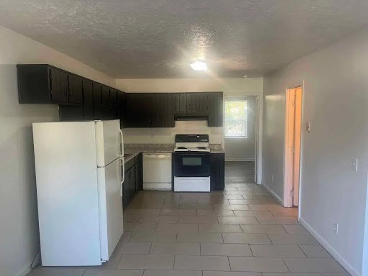 204 Michelle Ave — Photo 3