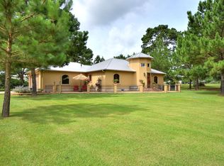159 Wrangler Ln, Smithville, TX 78957