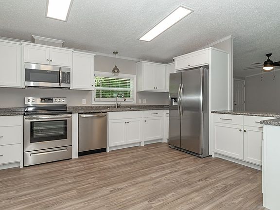 5th image of 2605 Pine Ct