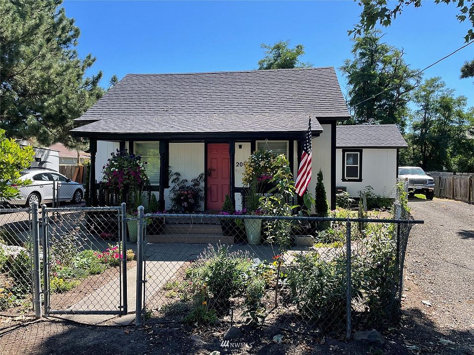 1st image of 209 SE Birch Ave