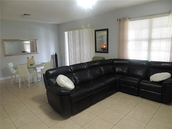 4th image of 421 Town Square Ct