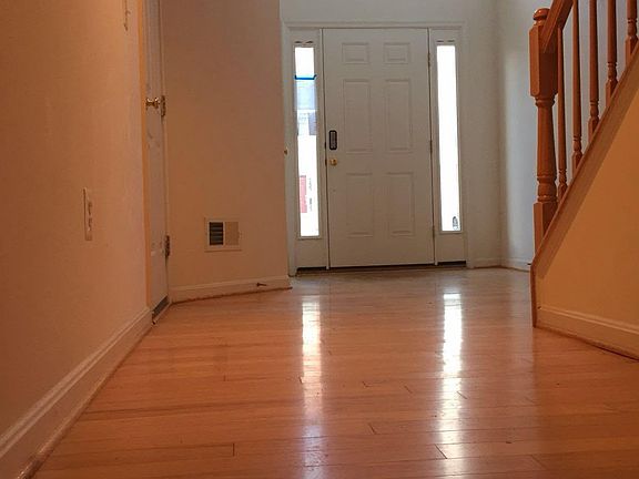 2nd image of 206 Raynar Ct