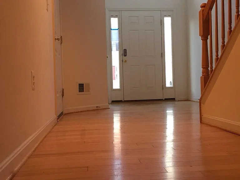 206 Raynar Ct — Photo 2