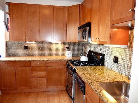 2nd image of 1700 W Catalpa Ave #3F