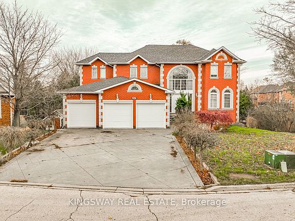 3rd image of 5969 Rayshaw Cres