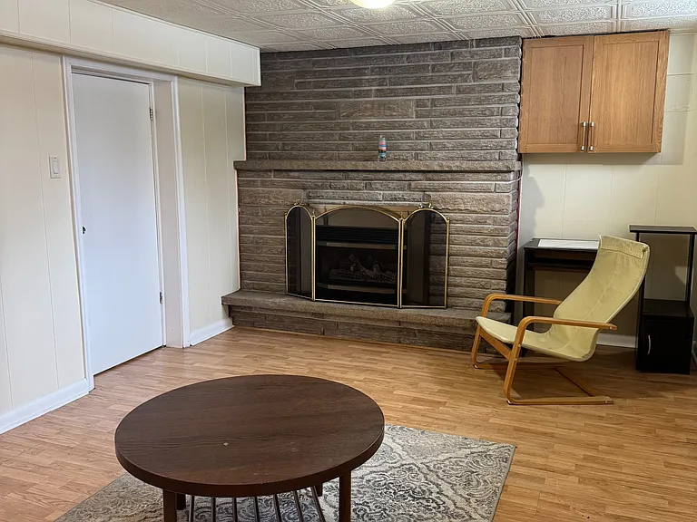 207 Lawrence Ave #BASEMENT — Photo 3