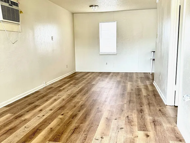 408 Sunset Ln — Photo 2
