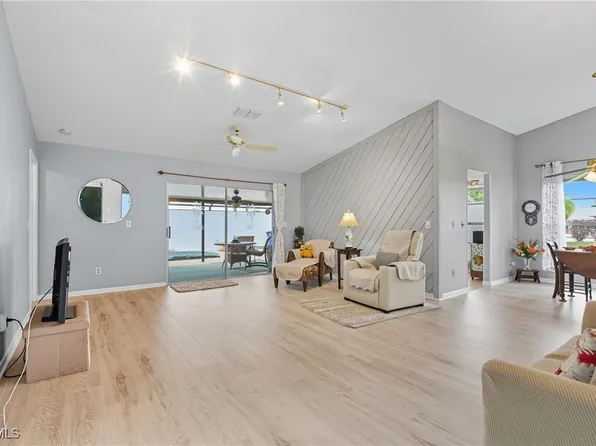 9749 Maplecrest Cir, Lehigh Acres, FL 33936