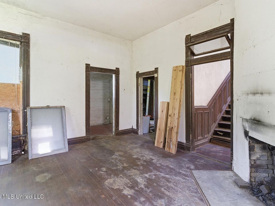 13th image of 530 Buschman St