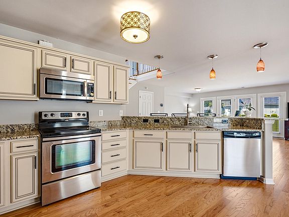 3rd image of 1425 Holtzman St.