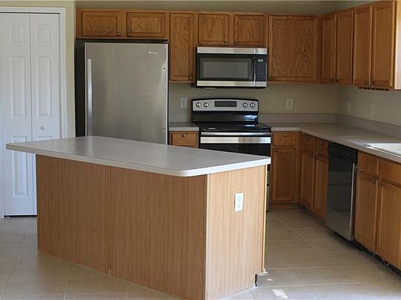 3rd image of 326 Country Lakes Cir