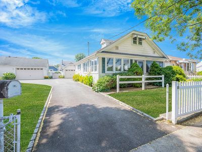 22 Oak Street, Hicksville, NY, 11801