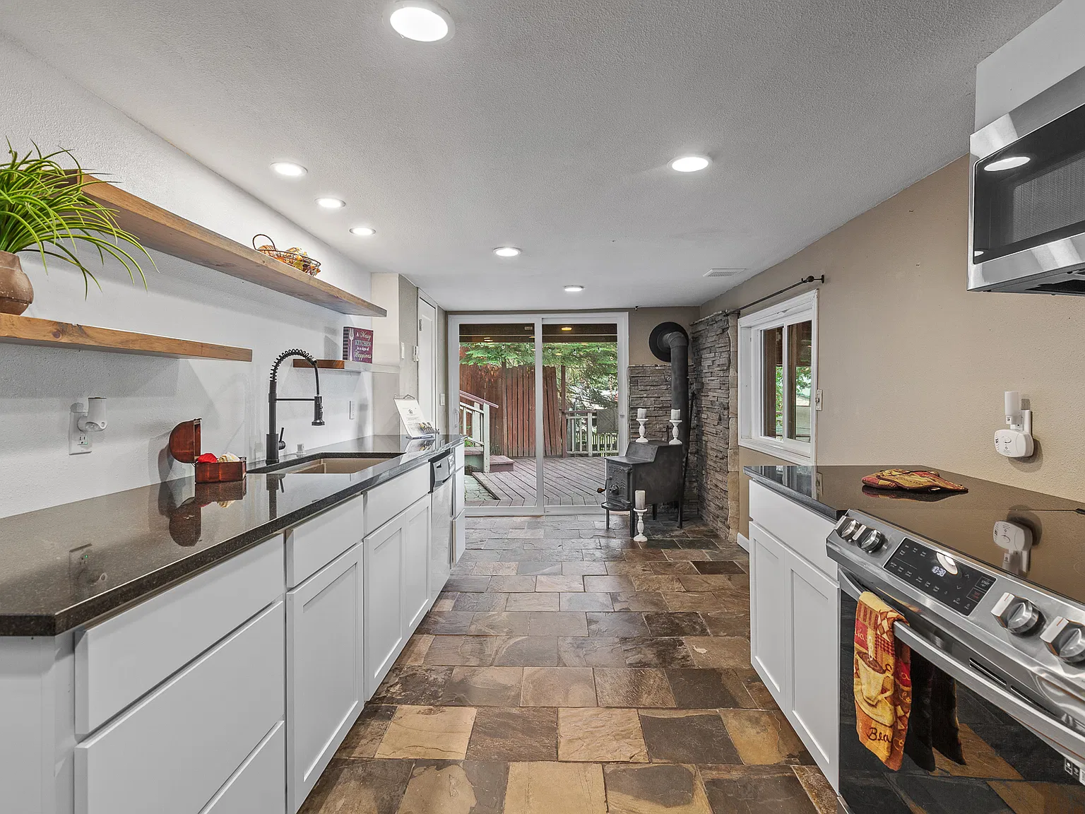 2 bed, 960 sqft, $1,600 — Photo 1