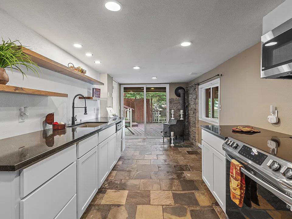 11661 N Honeymoon Bay Rd