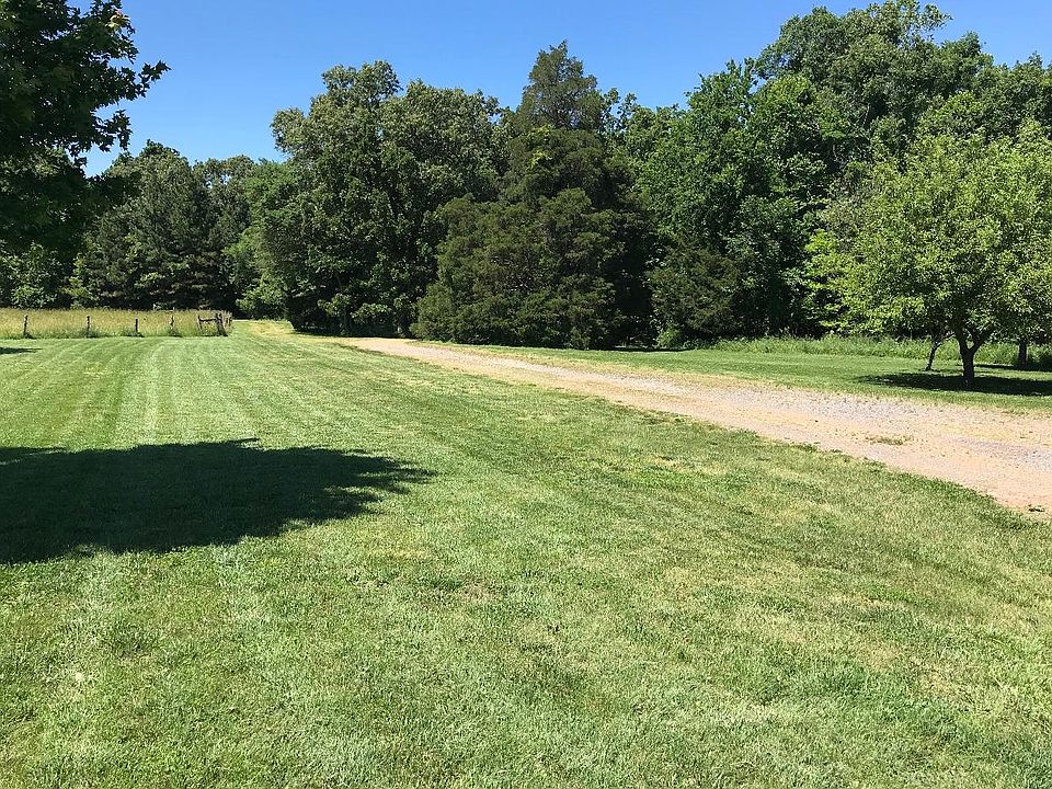 2nd image of 287 Holly Leaf Ln
